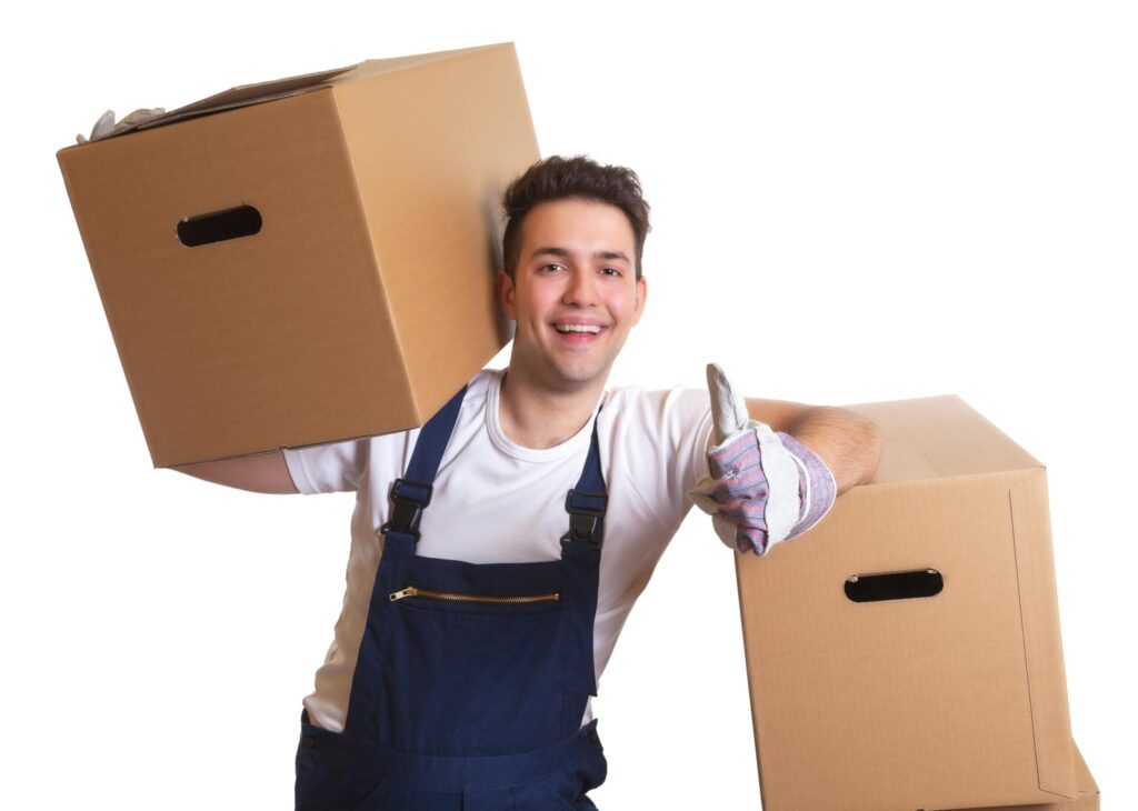 Entrümpelungshelfer in Grevenbroich transportiert Kartons bei einer Haushaltsräumung